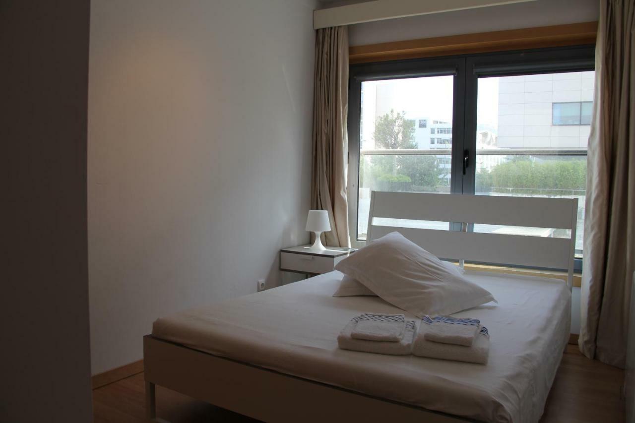 Panoramic Building T2 Apt Next To Campus Justica * Lisbon